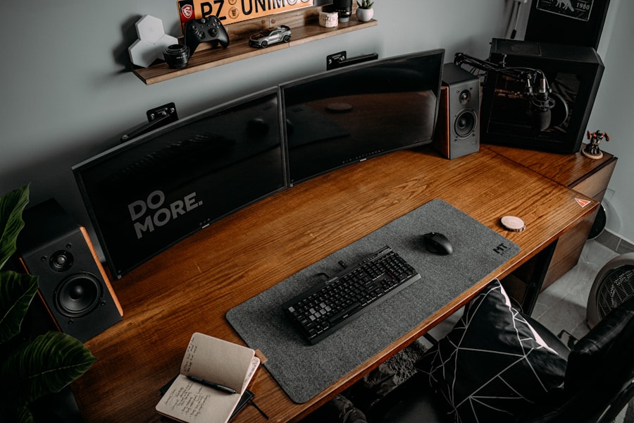 Photo desk to party
