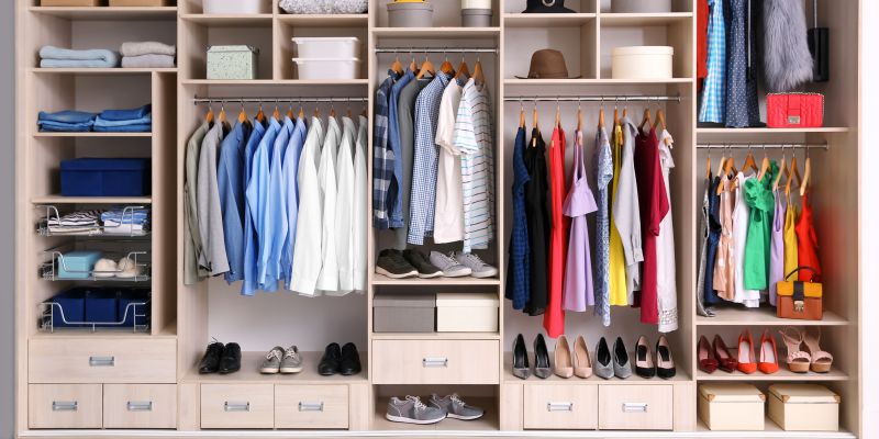 Effortless Style: Tropical Capsule Wardrobe 24 Pieces, 60 Looks