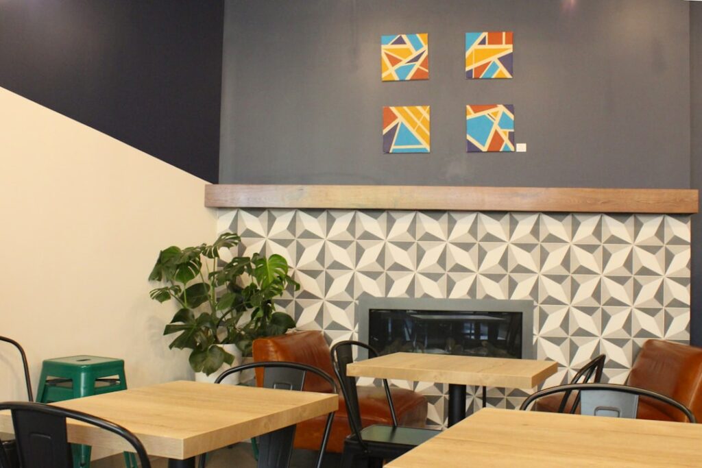 Photo Cafes with play areas